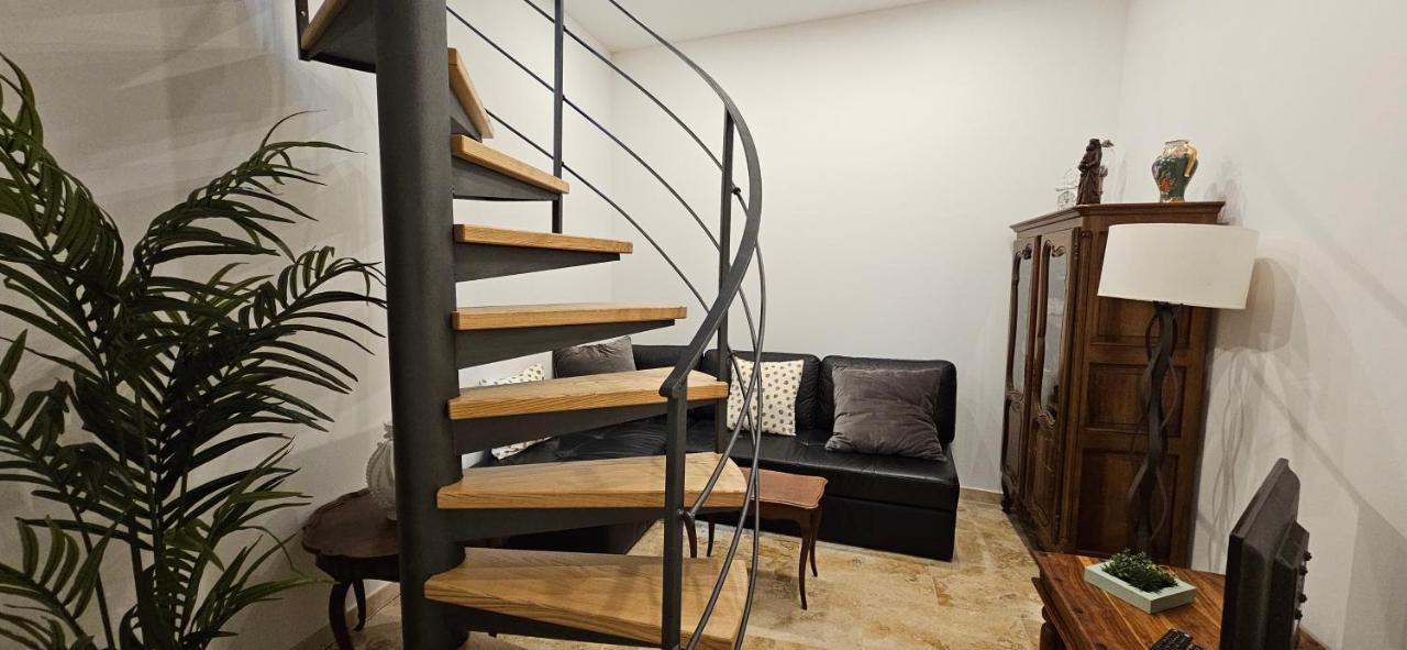 Bel & Ancien Appartement T3 Renove Dans Sartene Kültér fotó